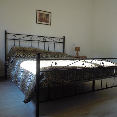 Agriturismo Piccolo Albero Loreto Aprutino Rum bild