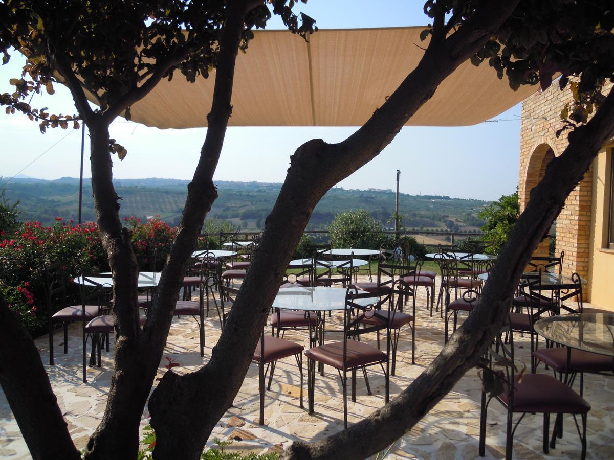 Agriturismo Piccolo Albero Loreto Aprutino Exteriör bild